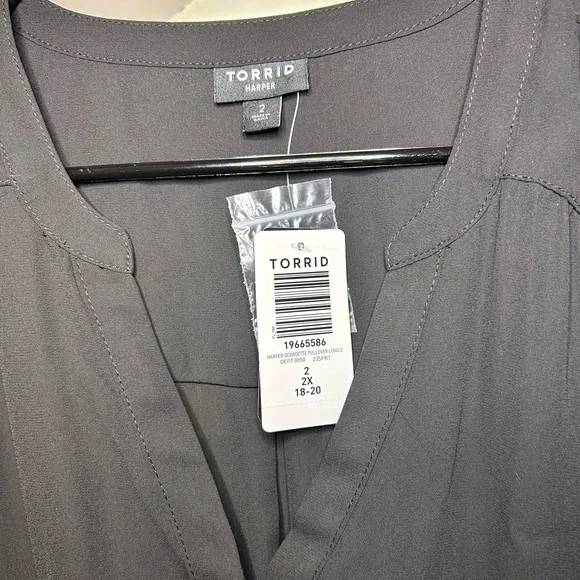 💜4for$20💜 Torrid Black Long Sleeve Blouse Relaxed Fit - Picture 2 of 5